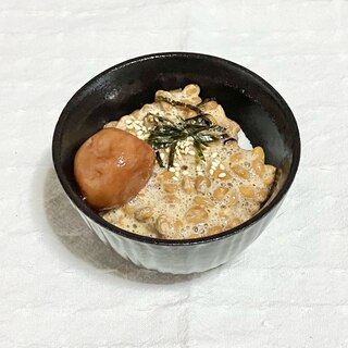 簡単☆梅干しのせ納豆ご飯